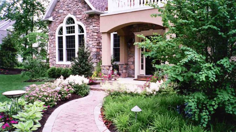 residential front door landscaping